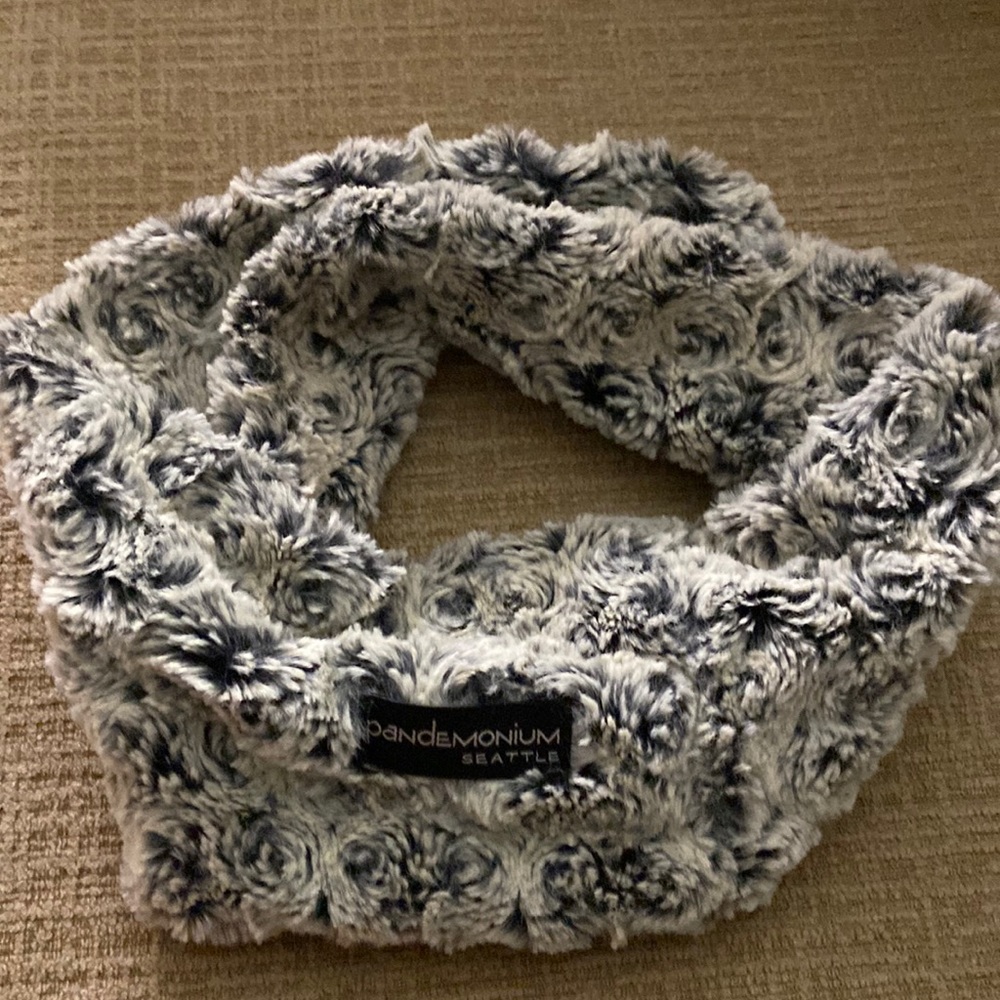 EUC PANDEMONIUM SEATTLE Winter head band/earmuffs